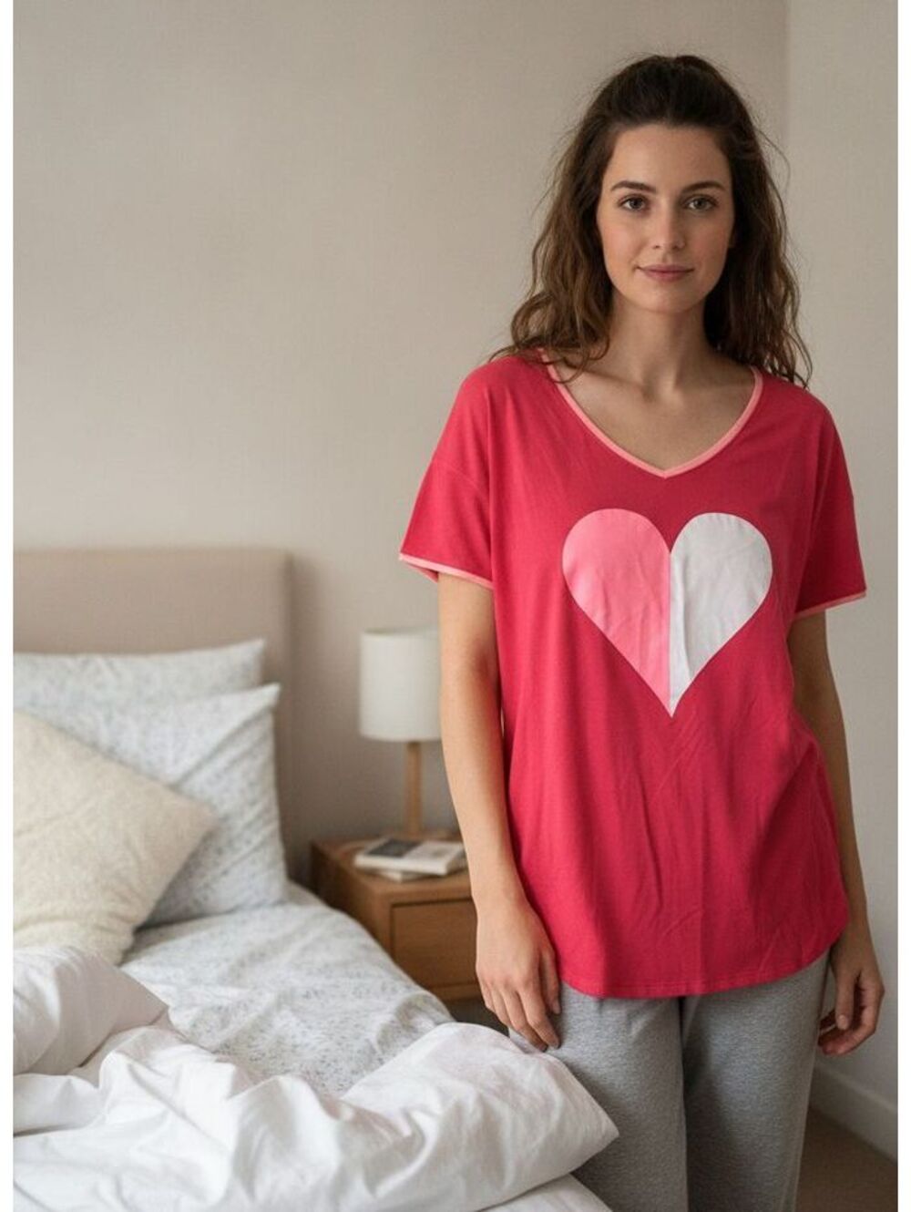 Victoria's Secret Pink Heart Graphic T-Shirt Medium Y2K V-Neck Relaxed Fit